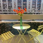 Appartement 2 bedroom 6 beds In heart of nice port Garibaldi